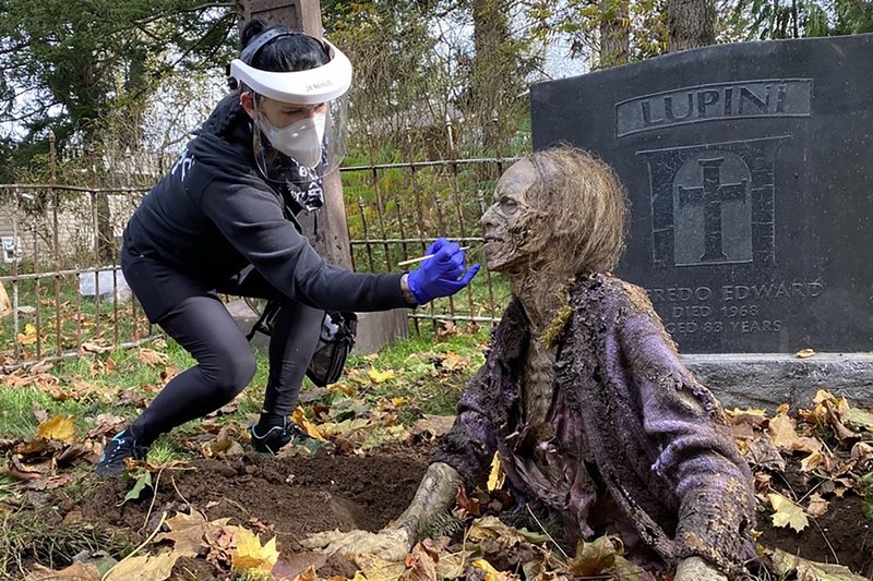 3 DAY OF THE DEAD MFX ARTIST JEANNIE SATTERTHWAITE TOUCHES UP A ZOMBIE (2).jpg