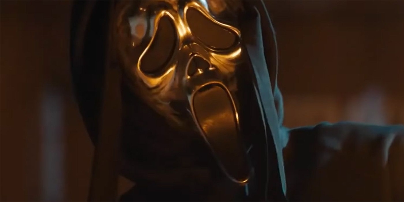 Metallic-Ghostface-Mask-in-Scream.jpeg