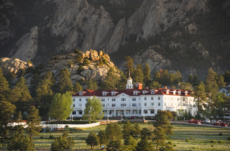 TheStanleyHotel_Exterior_Jun2013_14